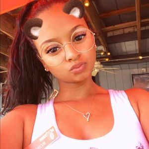 Meet your Posher, Ronnee